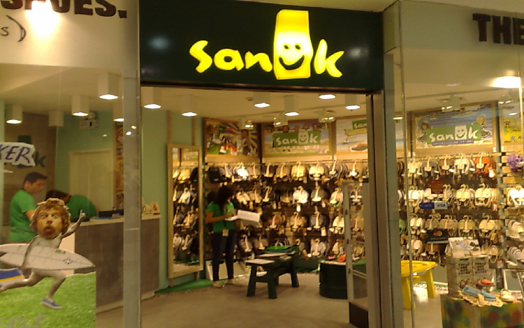 sanuk store